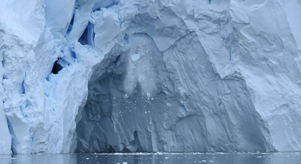 Ice fall at glacier front
