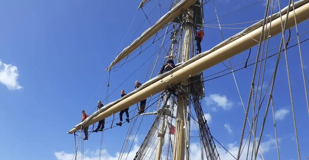 Trainees on corse yard of Pelican of London. Photo (c) C Braungardt